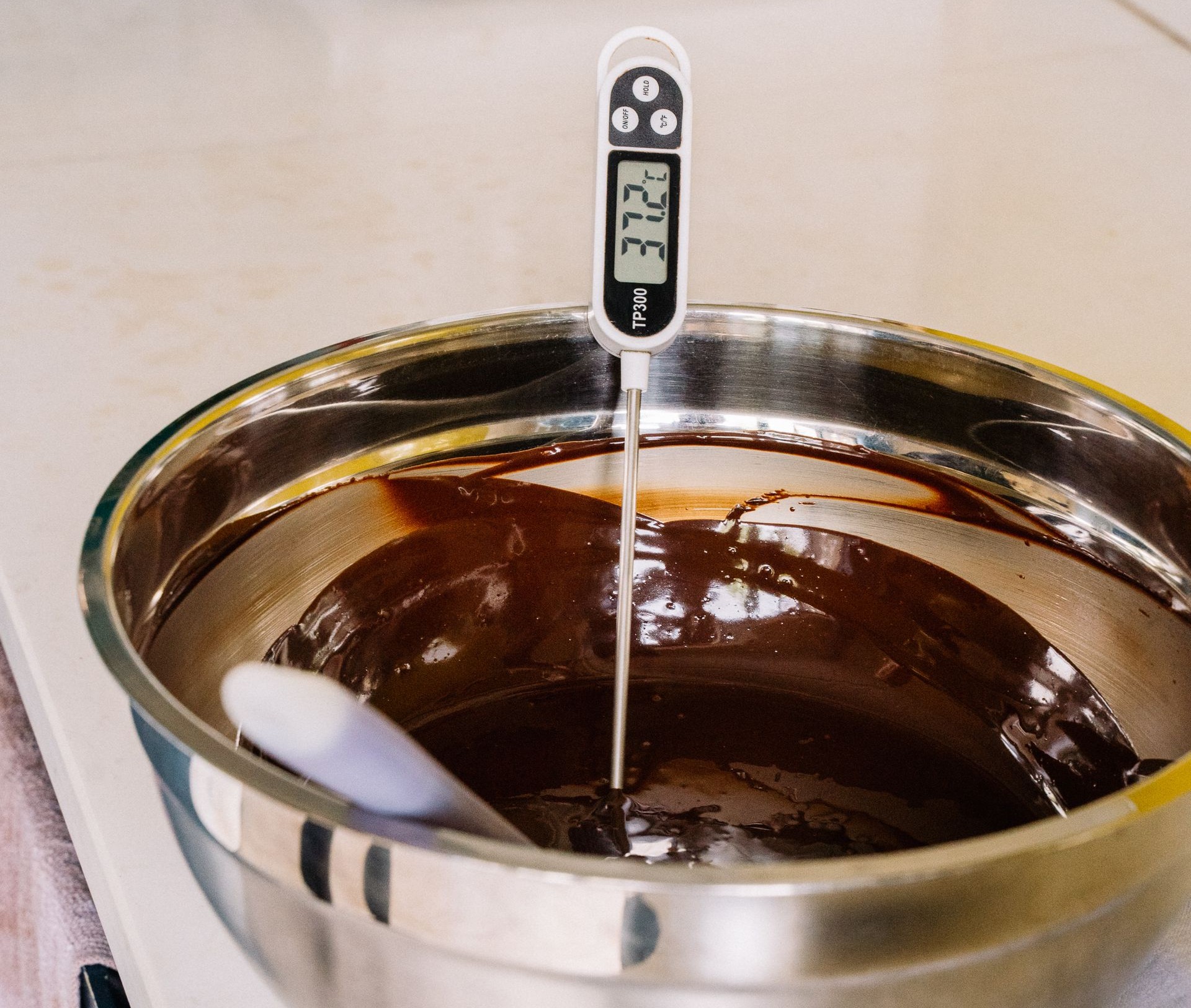 Apprenez à sélectionner le chocolat noir idéal pour vos pâtisseries et à l’utiliser en respectant ses caractéristiques, de façon à révéler ses arômes subtils.